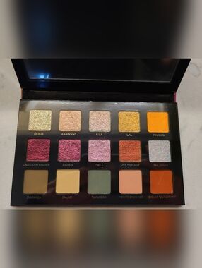 Adept Samaritan Sunset Eyeshadow Palette